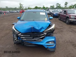 2017 Hyundai Tucson Sport z VIN KM8J33A23HU319048, wystawiony jako IAAI lot #42340603 z przebiegiem 51 738 mil mil oraz . Historia ofert i sprzedaży dostępna na DreamBid. Obrazek 13.