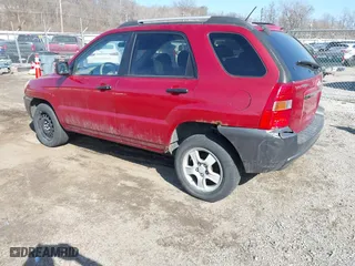 2007 Kia Sportage LX with VIN KNDJF724477445886, listed as a IAAI auction lot 41778532 with 253,979 mi miles. Bid and sale history available at carsss.com. Image 3.