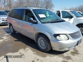 2002 Chrysler Town & Country LXi with VIN 2C4GP54L82R539955, listed as a IAAI auction lot 41721421 with 197,727 mi miles. Bid and sale history available at carsss.com. Image 1.