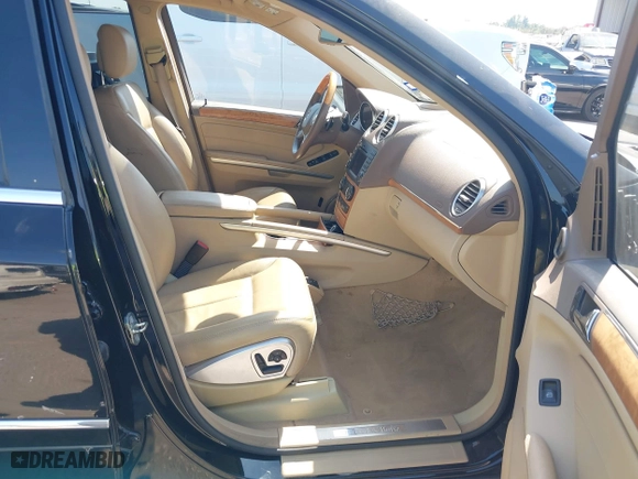 2009 Mercedes-Benz GL-Class 5.5L with VIN 4JGBF86E59A498918, listed as a IAAI auction lot 40603852 with 226,239 mi miles. Bid and sale history available at carsss.com. Image 5.