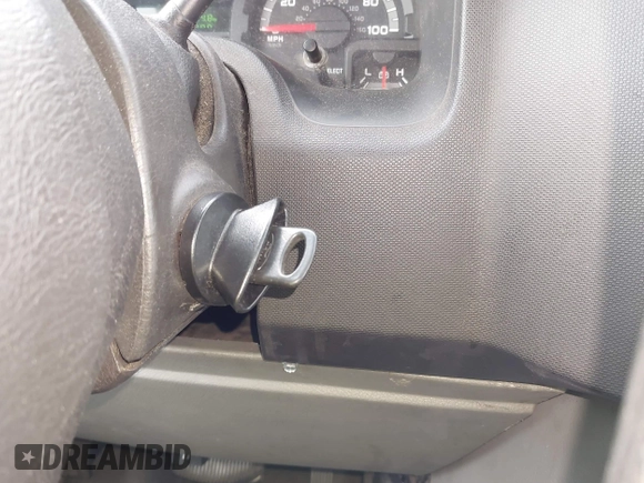 2010 Ford Econoline Cargo Commercial with VIN 1FTNE1EW2ADA91910, listed as a IAAI auction lot 42424530 with 186,898 mi miles and . Bid and sale history available at DreamBid. Image 11.