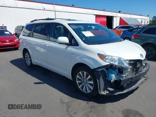 2017 Toyota Sienna XLE z VIN 5TDDZ3DC5HS162857, wystawiony jako IAAI lot #42054307 z przebiegiem 85 451 mil mil oraz . Historia ofert i sprzedaży dostępna na DreamBid. Obrazek 1.