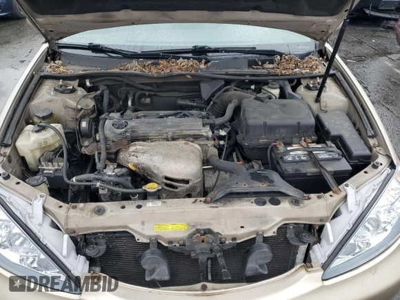 2005 Toyota Camry STD z VIN 4T1BE32K55U629355, wystawiony jako Copart lot #82282494 z przebiegiem 297 925 mil mil oraz Czysty tytuł • Clean title. Historia ofert i sprzedaży dostępna na DreamBid. Obrazek 11.