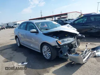 2015 Volkswagen Jetta SE z VIN 3VWD07AJ3FM242267, wystawiony jako IAAI lot #41500978 z przebiegiem Nie podano mil oraz . Historia ofert i sprzedaży dostępna na DreamBid. Obrazek 1.