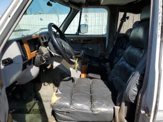 1994 GMC Vandura z VIN 1GDEG25KXRF519134, wystawiony jako Copart lot #75056124 z przebiegiem 245 597 mil mil oraz Szkody całkowita. Historia ofert i sprzedaży dostępna na DreamBid. Obrazek 7.