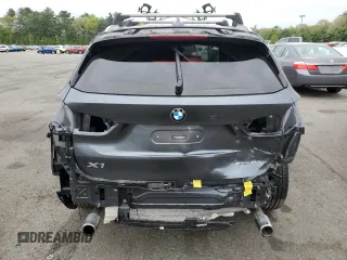 2020 BMW X1 xDrive28i с VIN WBXJG9C06L5R70557, выставлен на аукционе Copart как лот 55525365 с пробегом 32 207 миль миль и Списание • Salvage title. История ставок и продаж доступна на DreamBid. Изображение 6.