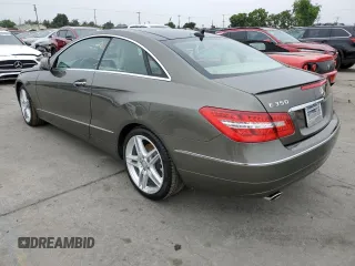 2013 Mercedes-Benz E 350 z VIN WDDKJ5KB5DF197712, wystawiony jako Copart lot #60521005 z przebiegiem 42 109 mil mil oraz Szkoda całkowita • Salvage title. Historia ofert i sprzedaży dostępna na DreamBid. Obrazek 2.