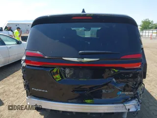 2024 Chrysler Pacifica Hybrid Select z VIN 2C4RC1S76RR177928, wystawiony jako IAAI lot #42489370 z przebiegiem 30 130 mil mil oraz . Historia ofert i sprzedaży dostępna na DreamBid. Obrazek 17.