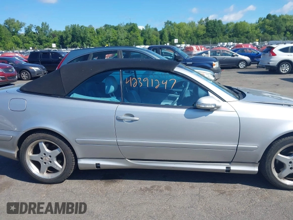 2002 Mercedes-Benz CLK 320/430 z VIN WDBLK70G12T129233, wystawiony jako IAAI lot #42391247 z przebiegiem 94 186 mil mil oraz . Historia ofert i sprzedaży dostępna na DreamBid. Obrazek 13.