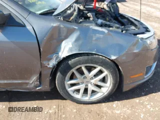 2011 Ford Fusion SEL with VIN 3FAHP0JAXBR211432, listed as a IAAI auction lot 41692412 with 195,623 mi miles. Bid and sale history available at carsss.com. Image 6.