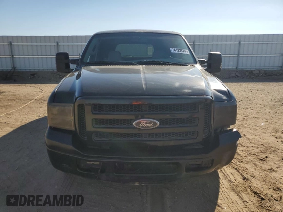 2005 Ford Excursion Limited z VIN 1FMNU42P45ED44643, wystawiony jako Copart lot #74122674 z przebiegiem 343 116 mil mil oraz Czysty tytuł • Clean title. Historia ofert i sprzedaży dostępna na DreamBid. Obrazek 5.