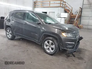 2019 Jeep Compass Altitude z VIN 3C4NJDBBXKT665843, wystawiony jako IAAI lot #41561291 z przebiegiem 82 912 mil mil oraz . Historia ofert i sprzedaży dostępna na DreamBid. Obrazek 1.