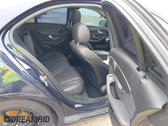 2019 Mercedes-Benz C 300 z VIN 55SWF8DB3KU296007, wystawiony jako IAAI lot #41563261 z przebiegiem 155 185 mil mil oraz . Historia ofert i sprzedaży dostępna na DreamBid. Obrazek 8.