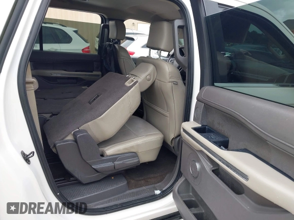 2018 Ford Expedition Max XLT with VIN 1FMJK1HT9JEA14742, listed as a IAAI auction lot 42502899 with 118,306 mi miles and . Bid and sale history available at DreamBid. Image 8.