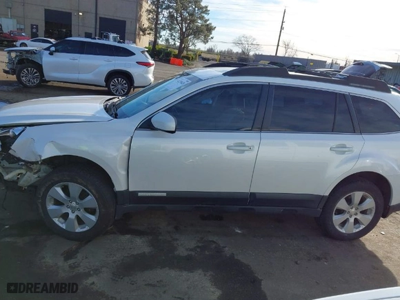 2011 Subaru Outback 2.5i Prem AWP/Pwr Moon with VIN 4S4BRBGC5B3369914, listed as a IAAI auction lot 41239628 with 170,078 mi miles. Bid and sale history available at carsss.com. Image 14.