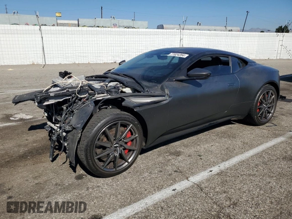 2018 Aston Martin DB11 z VIN SCFRMFAV1JGL05008, wystawiony jako Copart lot #77024394 z przebiegiem Nie podano mil oraz Szkody całkowita. Historia ofert i sprzedaży dostępna na DreamBid. Obrazek 1.