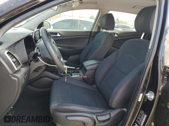 2020 Hyundai Tucson SE z VIN KM8J23A43LU250469, wystawiony jako Copart lot #56179735 z przebiegiem 113 473 mil mil oraz Czysty tytuł • Clean title. Historia ofert i sprzedaży dostępna na DreamBid. Obrazek 7.