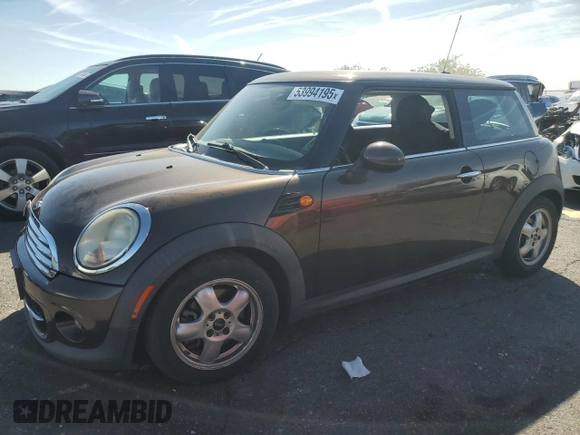 2011 MINI Hardtop z VIN WMWSU3C55BT094204, wystawiony jako Copart lot #53994195 z przebiegiem 132 938 mil mil oraz Tytuł czysty. Historia ofert i sprzedaży dostępna na DreamBid. Obrazek 1.