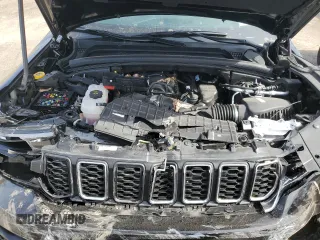 2024 Jeep Grand Cherokee Altitude X z VIN 1C4RJHAG1RC194161, wystawiony jako Copart lot #49247525 z przebiegiem 7509 mil mil oraz Szkody całkowita. Historia ofert i sprzedaży dostępna na DreamBid. Obrazek 12.