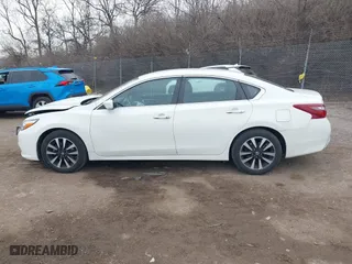 2018 Nissan Altima 2.5 SL with VIN 1N4AL3AP5JC199495, listed as a IAAI auction lot 41665962 with 136,814 mi miles. Bid and sale history available at carsss.com. Image 15.