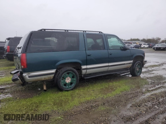 1997 Chevrolet Suburban with VIN 3GNFK16R6VG126891, listed as a Copart auction lot 87124124 with 279,836 mi miles and Salvage Title. Bid and sale history available at carsss.com. Image 3.