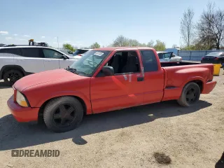 2000 GMC Sonoma SLS z VIN 1GTCS19W0Y8262960, wystawiony jako Copart lot #56512435 z przebiegiem 243 662 mil mil oraz Tytuł czysty. Historia ofert i sprzedaży dostępna na DreamBid. Obrazek 1.
