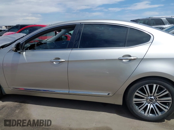 2015 Kia Cadenza Premium z VIN KNALN4D75F5174264, wystawiony jako IAAI lot #42004287 z przebiegiem 100 385 mil mil oraz . Historia ofert i sprzedaży dostępna na DreamBid. Obrazek 14.
