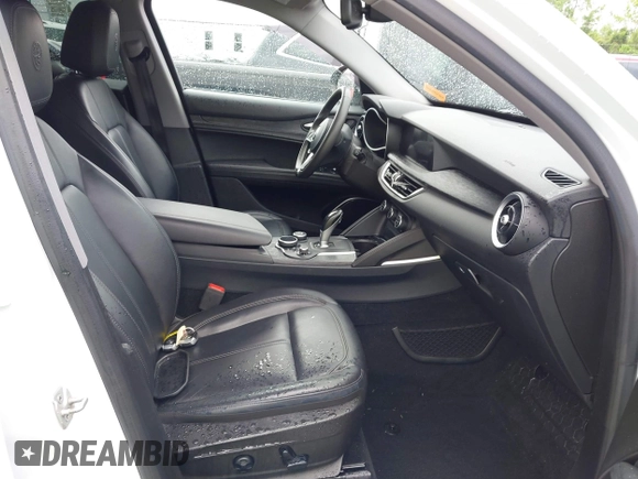 2019 Alfa Romeo Stelvio z VIN ZASPAKAN6K7C73740, wystawiony jako IAAI lot #42296395 z przebiegiem 49 646 mil mil oraz . Historia ofert i sprzedaży dostępna na DreamBid. Obrazek 5.