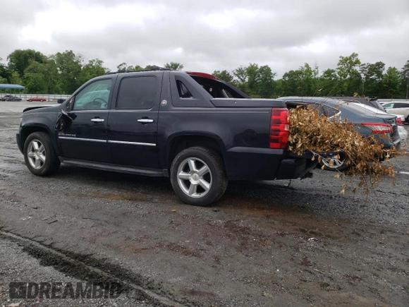 2013 Chevrolet Avalanche LTZ z VIN 3GNMCGE04DG340593, wystawiony jako Copart lot #57984385 z przebiegiem 169 702 mil mil oraz Szkoda całkowita • Salvage title. Historia ofert i sprzedaży dostępna na DreamBid. Obrazek 2.