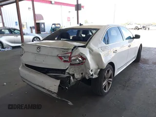2015 Volkswagen Passat SEL Premium z VIN 1VWCV7A39FC036953, wystawiony jako IAAI lot #42181825 z przebiegiem 118 040 mil mil oraz . Historia ofert i sprzedaży dostępna na DreamBid. Obrazek 4.