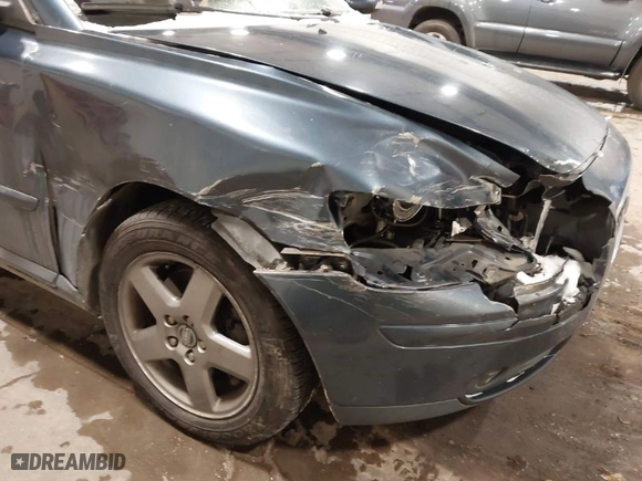 2005 Volvo V50 with VIN YV1MJ682852096117, listed as a IAAI auction lot 41532856 with 122,262 mi miles. Bid and sale history available at carsss.com. Image 6.
