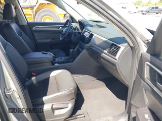 2022 Volkswagen Atlas SE with VIN 1V2WR2CA2NC542530, listed as a IAAI auction lot 41913358 with 37,977 mi miles and . Bid and sale history available at DreamBid. Image 5.