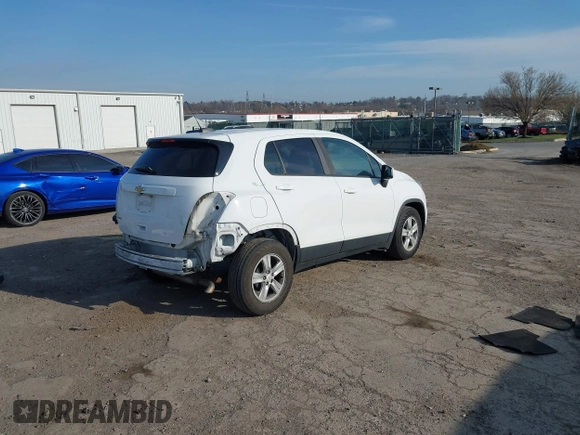 2020 Chevrolet Trax LS with VIN KL7CJKSB5LB049298, listed as a IAAI auction lot 41904732 with 46,879 mi miles. Bid and sale history available at carsss.com. Image 4.