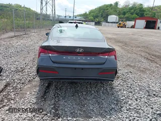 2024 Hyundai Elantra SEL z VIN KMHLM4DGXRU658961, wystawiony jako IAAI lot #42180658 z przebiegiem 5 090 mil mil oraz . Historia ofert i sprzedaży dostępna na DreamBid. Obrazek 17.