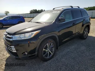 2018 Toyota Highlander SE z VIN 5TDJZRFH6JS538843, wystawiony jako Copart lot #53914585 z przebiegiem 181 271 mil mil oraz Szkody całkowita. Historia ofert i sprzedaży dostępna na DreamBid. Obrazek 1.