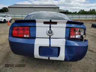 2007 Ford Mustang Deluxe z VIN 1ZVHT80N075219801, wystawiony jako Copart lot #57247925 z przebiegiem 203 385 mil mil oraz Czysty tytuł • Clean title. Historia ofert i sprzedaży dostępna na DreamBid. Obrazek 6.