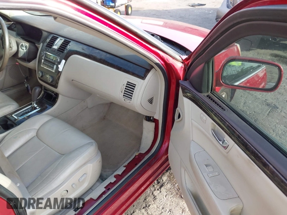 2008 Cadillac DTS 1SA z VIN 1G6KD57Y68U165791, wystawiony jako IAAI lot #41579605 z przebiegiem 94 451 mil mil oraz . Historia ofert i sprzedaży dostępna na DreamBid. Obrazek 5.