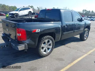 2009 Chevrolet Silverado 1500 LTZ with VIN 3GCEK33389G167139, listed as a IAAI auction lot 41490632 with 221,604 mi miles. Bid and sale history available at carsss.com. Image 4.