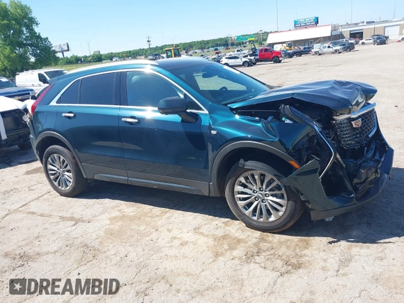 2025 Cadillac XT4 FWD Premium Luxury z VIN 1GYFZCR47SF146106, wystawiony jako IAAI lot #42324320 z przebiegiem 4 601 mil mil oraz . Historia ofert i sprzedaży dostępna na DreamBid. Obrazek 13.