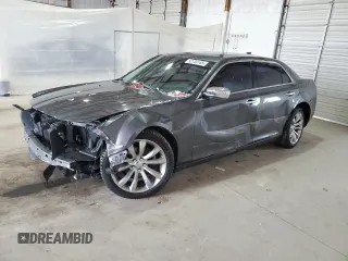 2019 Chrysler 300 Limited z VIN 2C3CCAEG3KH563000, wystawiony jako Copart lot #52730165 z przebiegiem 125 576 mil mil oraz Szkoda całkowita • Salvage title. Historia ofert i sprzedaży dostępna na DreamBid. Obrazek 1.