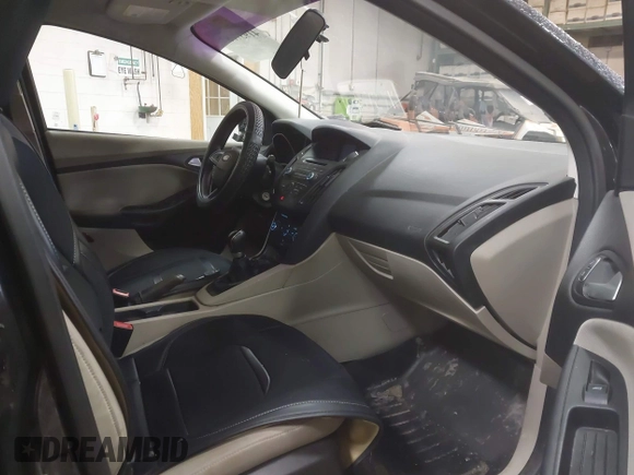 2015 Ford Focus SE with VIN 1FADP3F24FL285287, listed as a IAAI auction lot 41937687 with 130,460 mi miles. Bid and sale history available at carsss.com. Image 5.