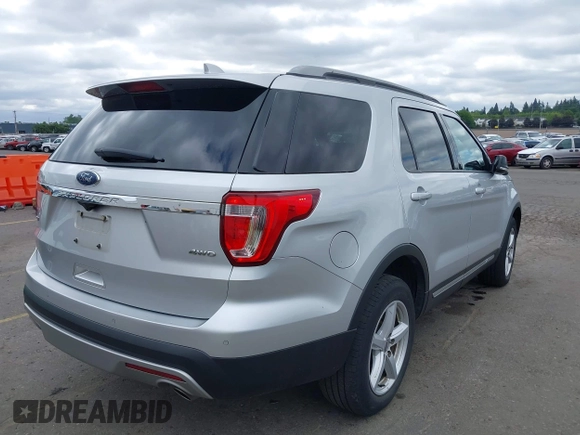2017 Ford Explorer XLT z VIN 1FM5K8D88HGC35582, wystawiony jako IAAI lot #39443704 z przebiegiem 75 251 mil mil oraz . Historia ofert i sprzedaży dostępna na DreamBid. Obrazek 4.