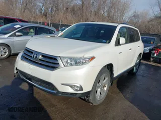 2013 Toyota Highlander Limited z VIN 5TDDK3EH1DS197498, wystawiony jako IAAI lot #41712837 z przebiegiem 74 023 mil mil oraz . Historia ofert i sprzedaży dostępna na DreamBid. Obrazek 18.