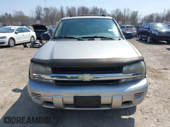 2007 Chevrolet TrailBlazer LS with VIN 1GNDT13S272211105, listed as a IAAI auction lot 42106818 with 200,104 mi miles. Bid and sale history available at carsss.com. Image 6.