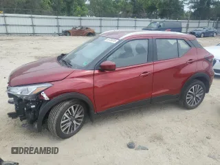 2024 Nissan Kicks SV z VIN 3N1CP5CV2RL496841, wystawiony jako Copart lot #59735815 z przebiegiem 1 536 mil mil oraz Szkoda całkowita • Salvage title. Historia ofert i sprzedaży dostępna na DreamBid. Obrazek 1.