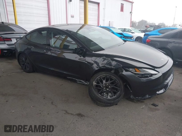 2024 Tesla Model 3 z VIN 5YJ3E1EA3RF737102, wystawiony jako IAAI lot #41562661 z przebiegiem 9 638 mil mil oraz . Historia ofert i sprzedaży dostępna na DreamBid. Obrazek 1.