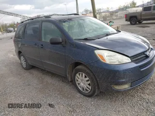 2005 Toyota Sienna CE with VIN 5TDZA23C55S381533, listed as a IAAI auction lot 42007324 with 221,520 mi miles. Bid and sale history available at carsss.com. Image 1.