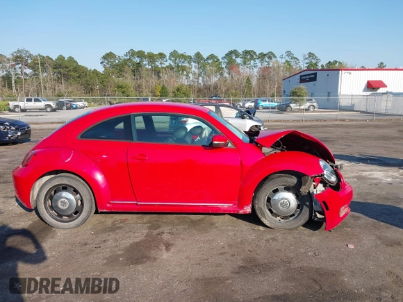 2013 Volkswagen Beetle Fender Edition z VIN 3VWJP7AT8DM674981, wystawiony jako IAAI lot #41685176 z przebiegiem 65 283 mil mil oraz . Historia ofert i sprzedaży dostępna na DreamBid. Obrazek 14.