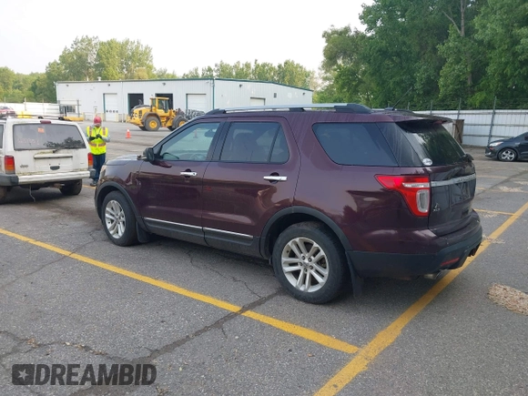 2011 Ford Explorer XLT with VIN 1FMHK8D89BGA15131, listed as a IAAI auction lot 42463546 with 249,388 mi miles and . Bid and sale history available at DreamBid. Image 3.