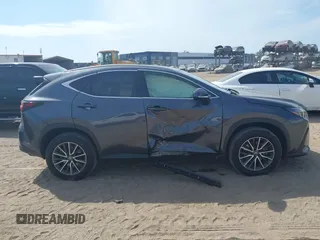 2022 Lexus NX 250 z VIN JTJADCAZ3N5001089, wystawiony jako IAAI lot #42383681 z przebiegiem 30 119 mil mil oraz . Historia ofert i sprzedaży dostępna na DreamBid. Obrazek 13.